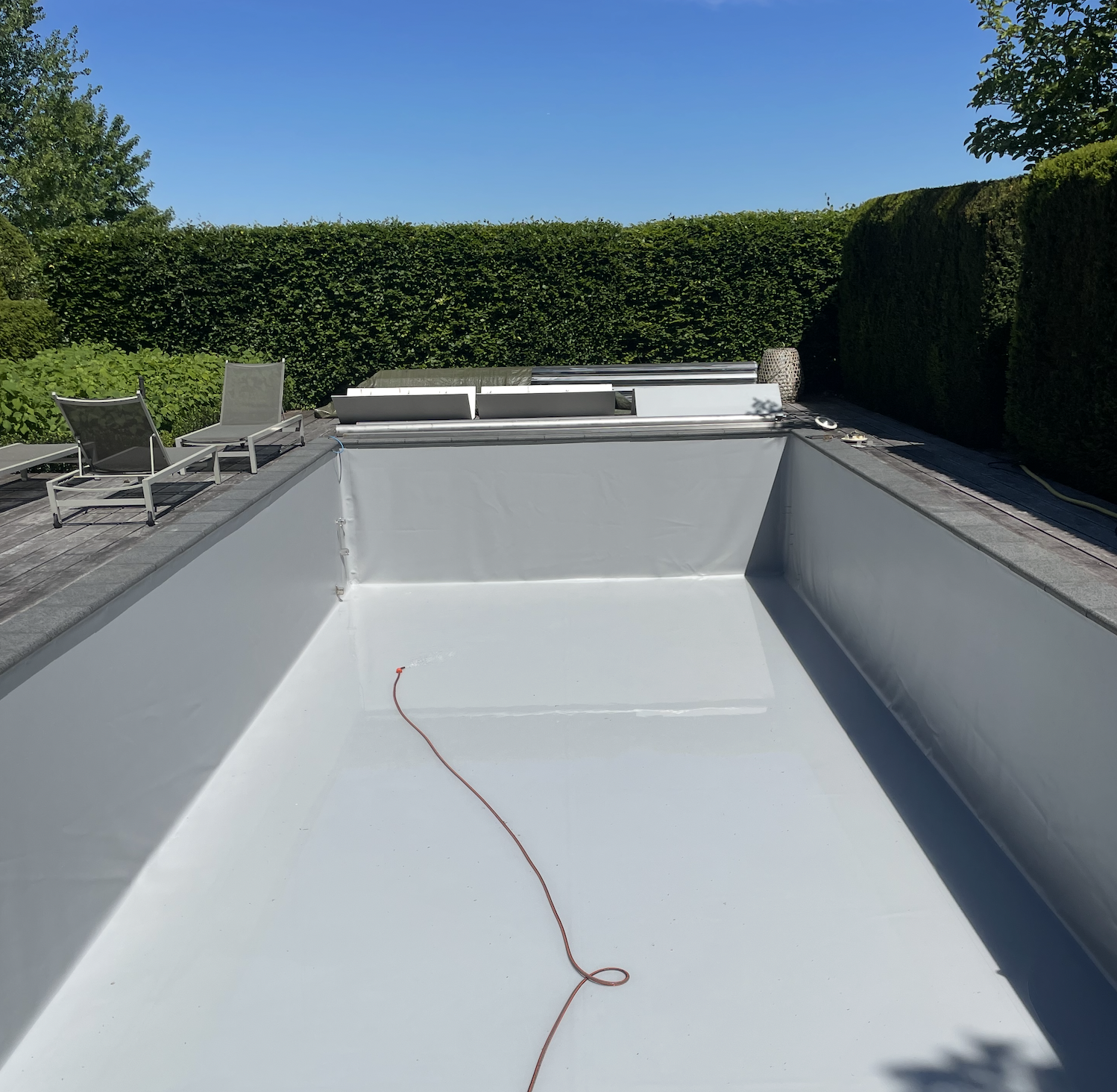 Compleet zwembad en tuin aanleg door Jade